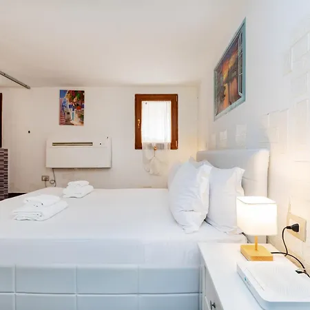 Charming One-bedroom In Authentic Venice, Biennale Area ונציה