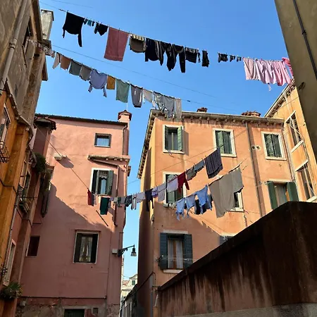 Charming One-bedroom In Authentic Venice, Biennale Area Appartement *