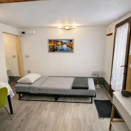 Charming One-bedroom In Authentic Venice, Biennale Area * Venice