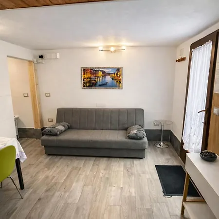 Charming One-bedroom In Authentic Venice, Biennale Area Venice