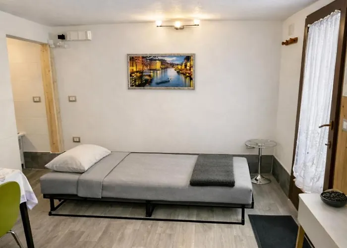 Charming One-bedroom In Authentic Venice, Biennale Area * Venice