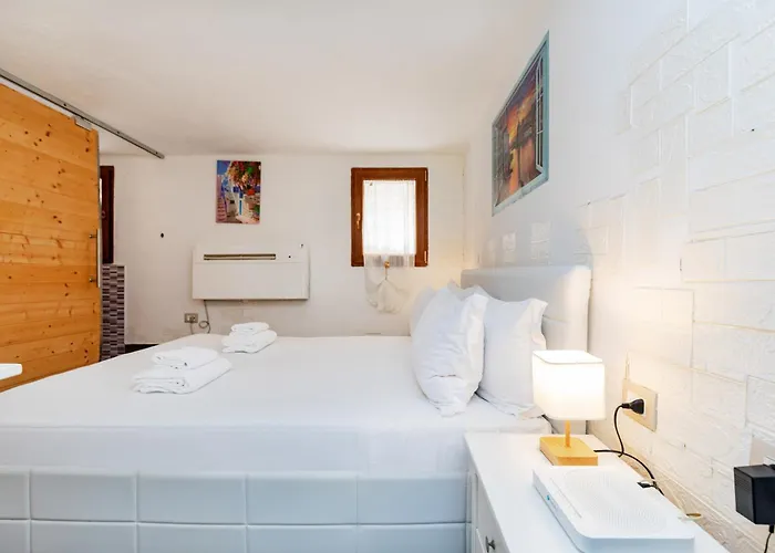 Charming One-bedroom In Authentic Venice, Biennale Area 威尼斯